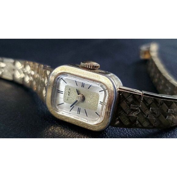 Vintage Timex Gold-Tone Analog Mechanical Manual Wind Up Ladies Bracelet Watch - Picture 1 of 7